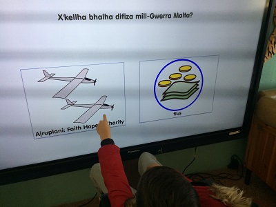 Francesco answering questions about World War 2 through Choose It! Maker 3.
