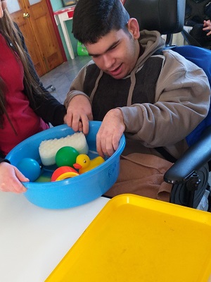 Manuel - Exploring a range of objects and water toys with visual and tactile interest 